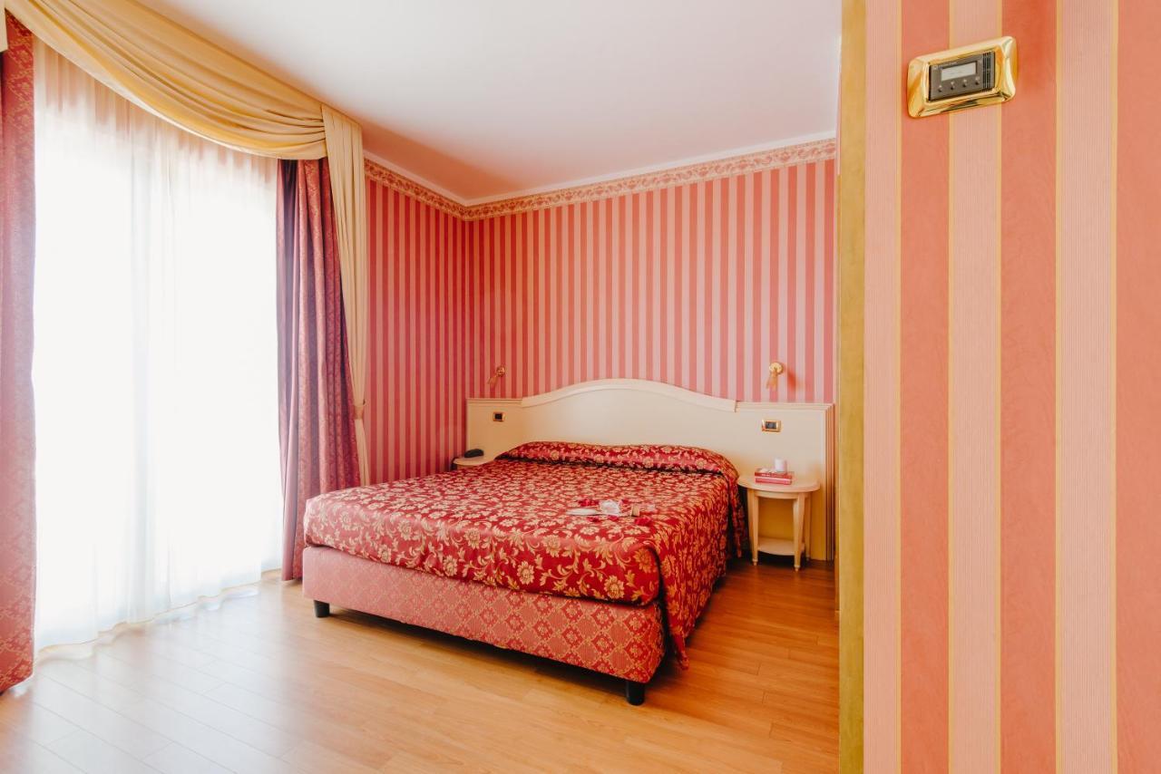 Hotel Liberty Roseto Degli Abruzzi Extérieur photo